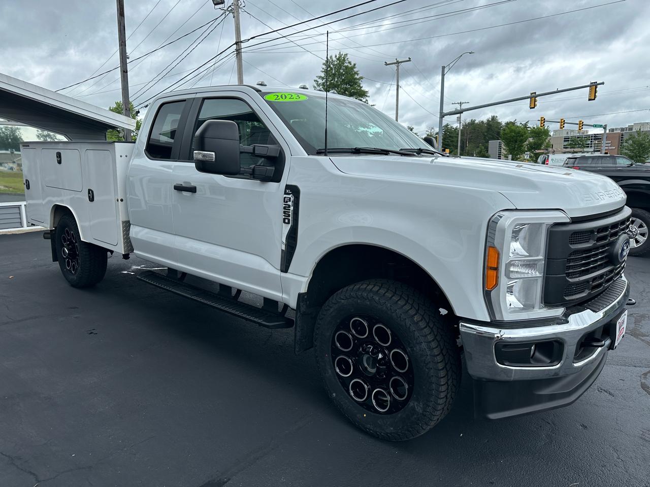 Ford F-250 SD XL SuperCab Long Bed 4WD 2023