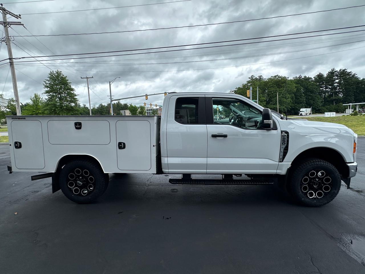Ford F-250 SD XL SuperCab Long Bed 4WD 2023