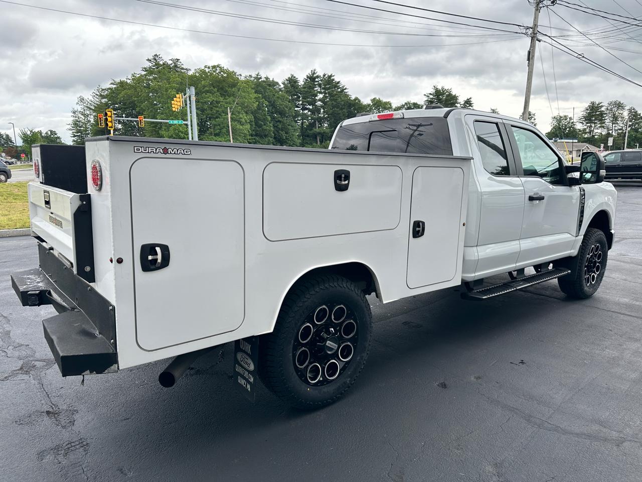 Ford F-250 SD XL SuperCab Long Bed 4WD 2023