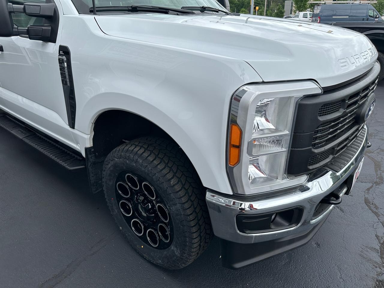 Ford F-250 SD XL SuperCab Long Bed 4WD 2023