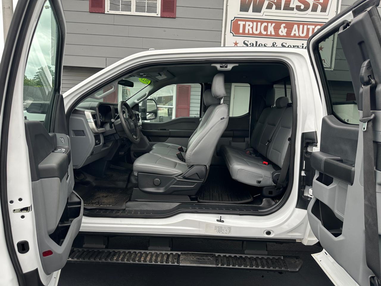 Ford F-250 SD XL SuperCab Long Bed 4WD 2023
