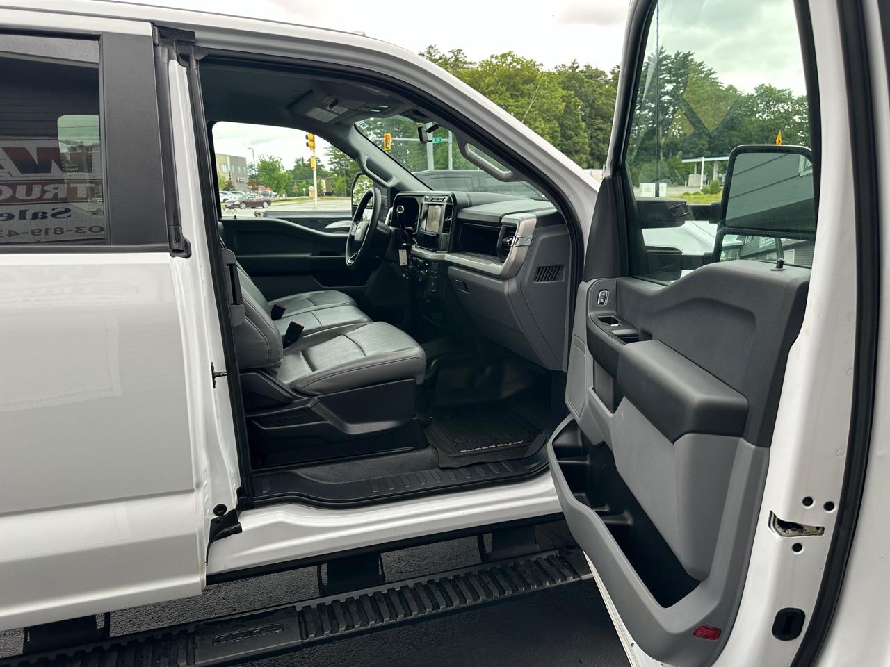 Ford F-250 SD XL SuperCab Long Bed 4WD 2023