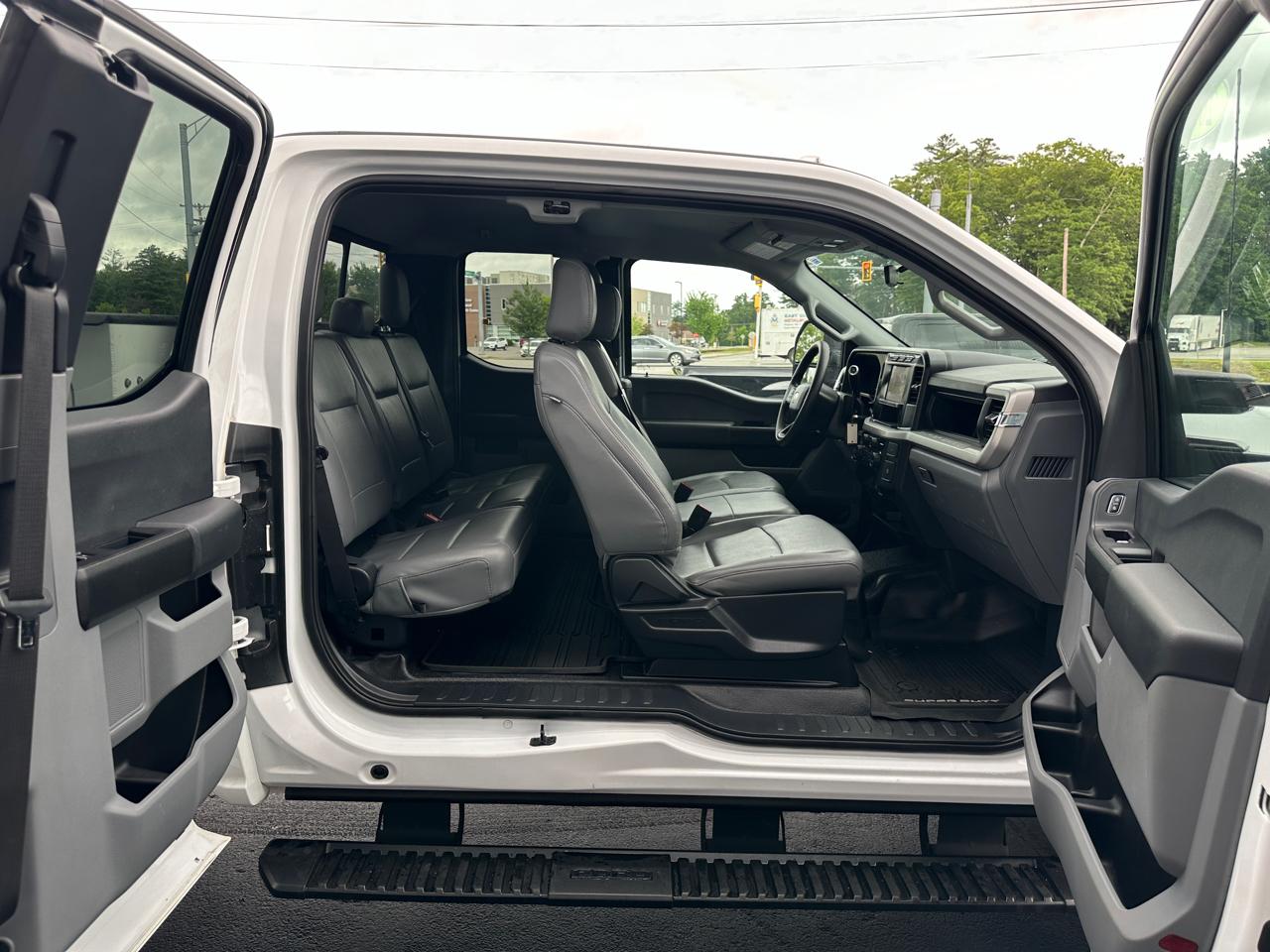 Ford F-250 SD XL SuperCab Long Bed 4WD 2023