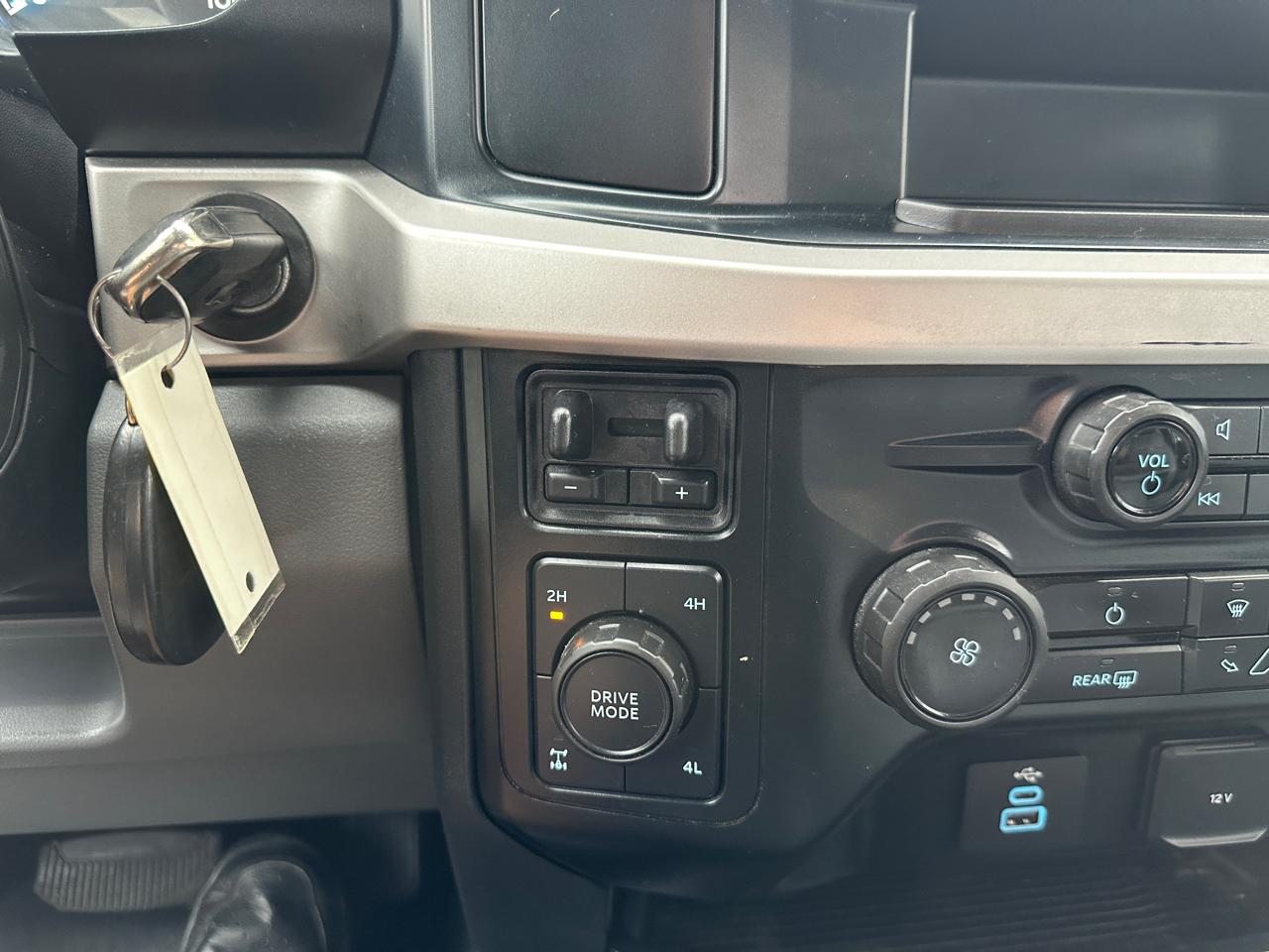 Ford F-250 SD XL SuperCab Long Bed 4WD 2023