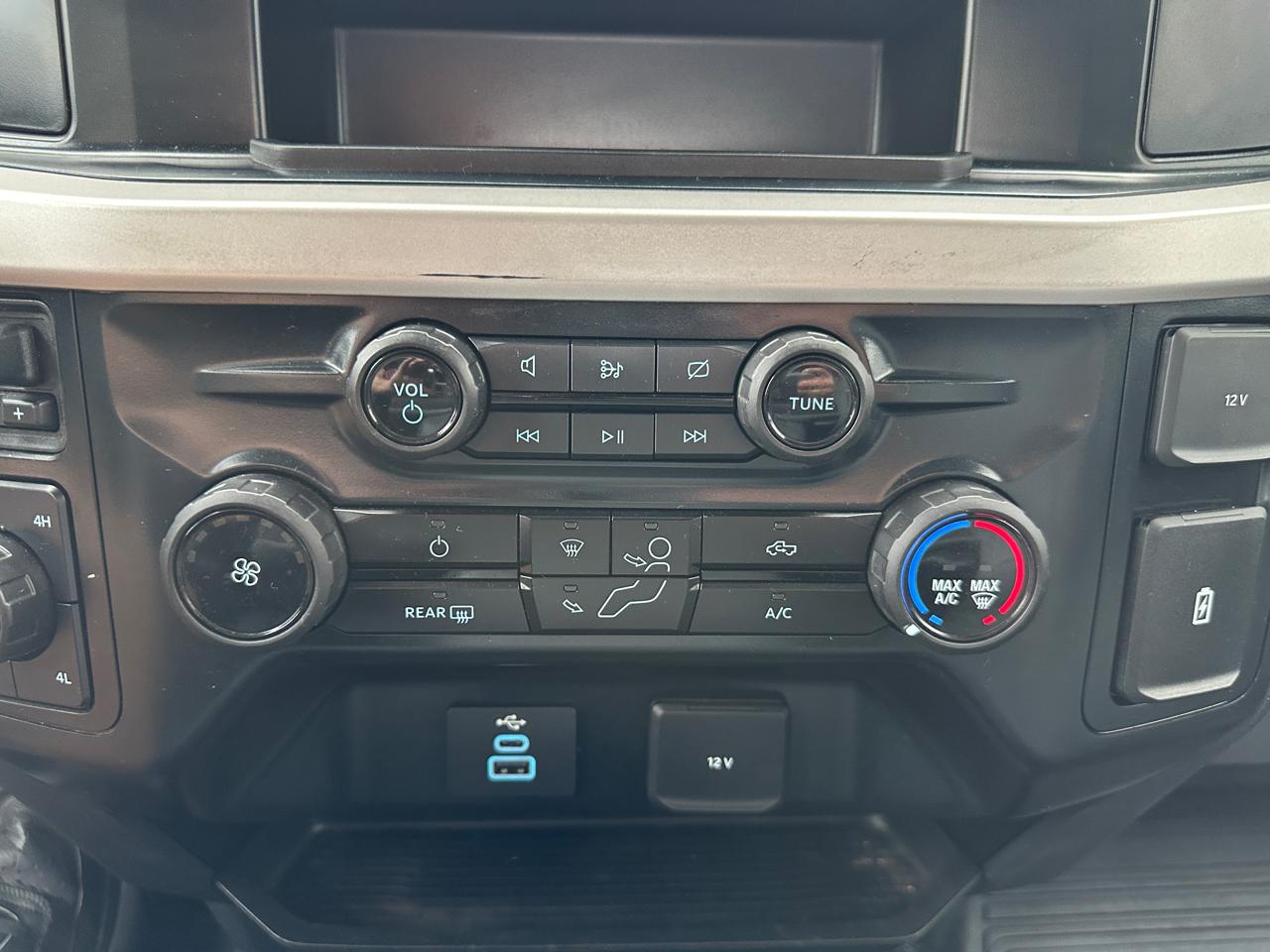 Ford F-250 SD XL SuperCab Long Bed 4WD 2023