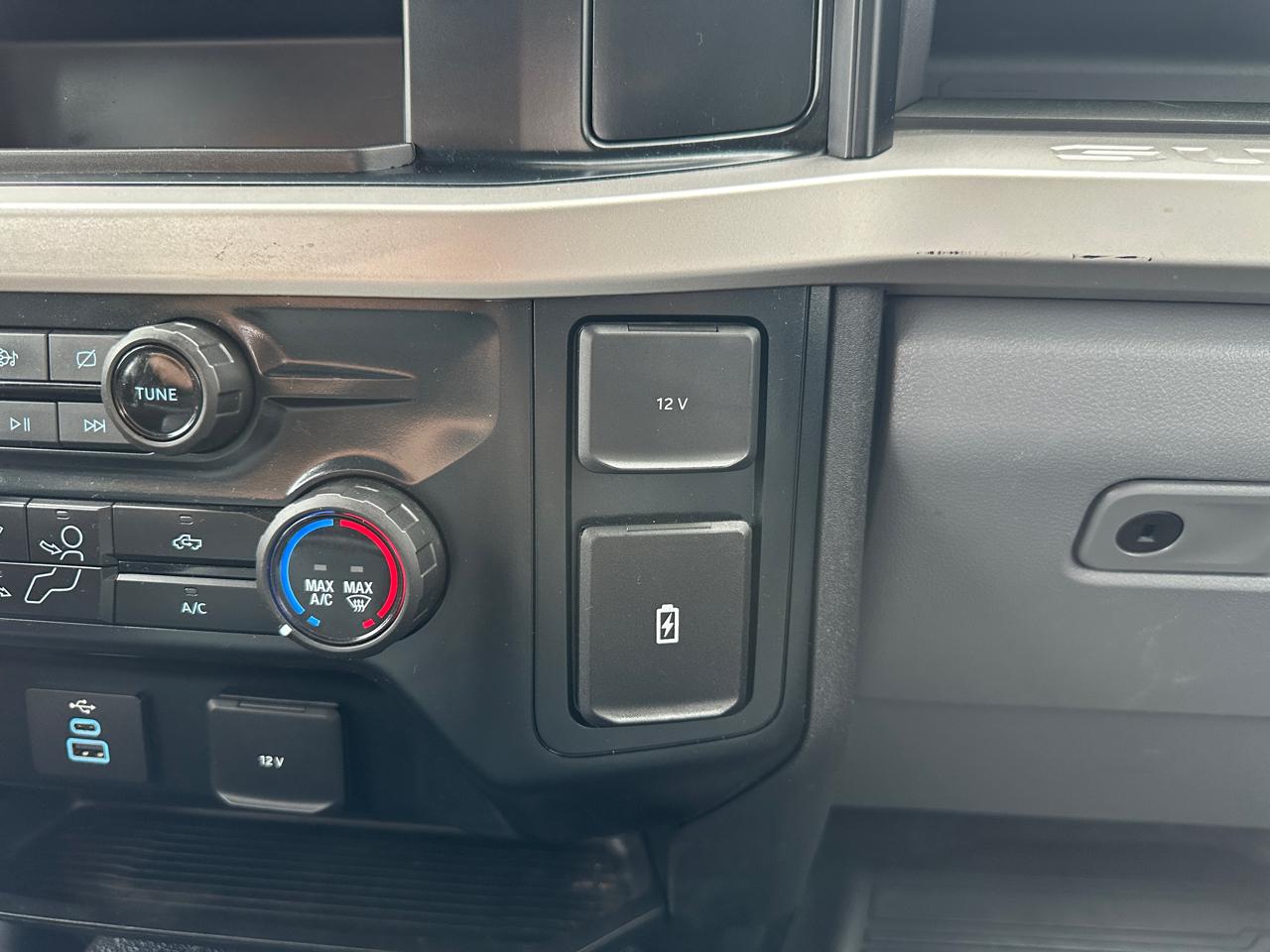Ford F-250 SD XL SuperCab Long Bed 4WD 2023