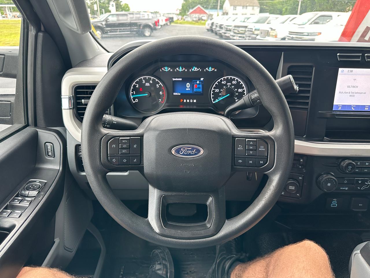 Ford F-250 SD XL SuperCab Long Bed 4WD 2023