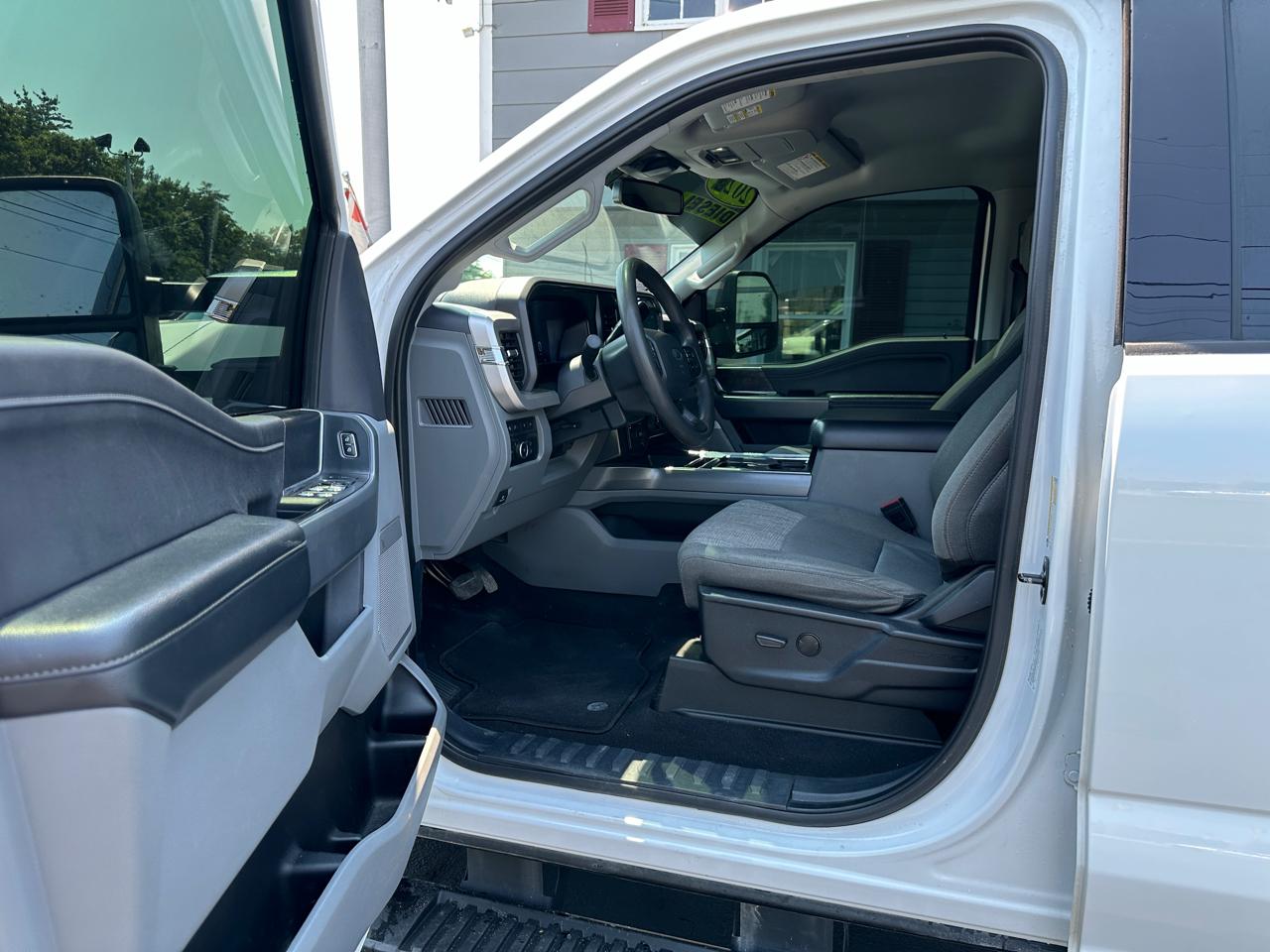 Ford F-250 SD XLT Crew Cab Short Bed 4WD 2024