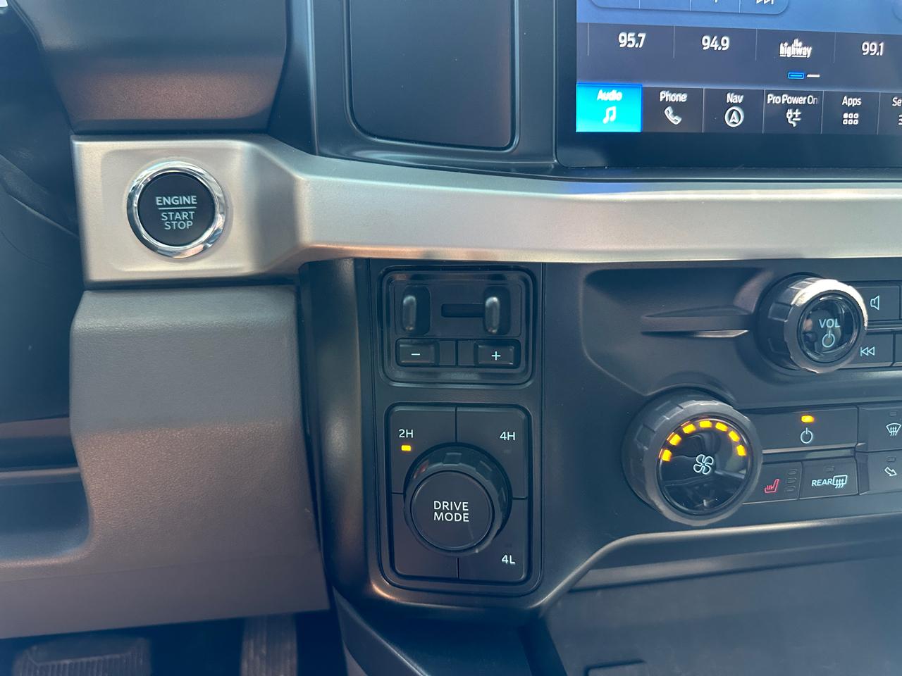 Ford F-250 SD XLT Crew Cab Short Bed 4WD 2024