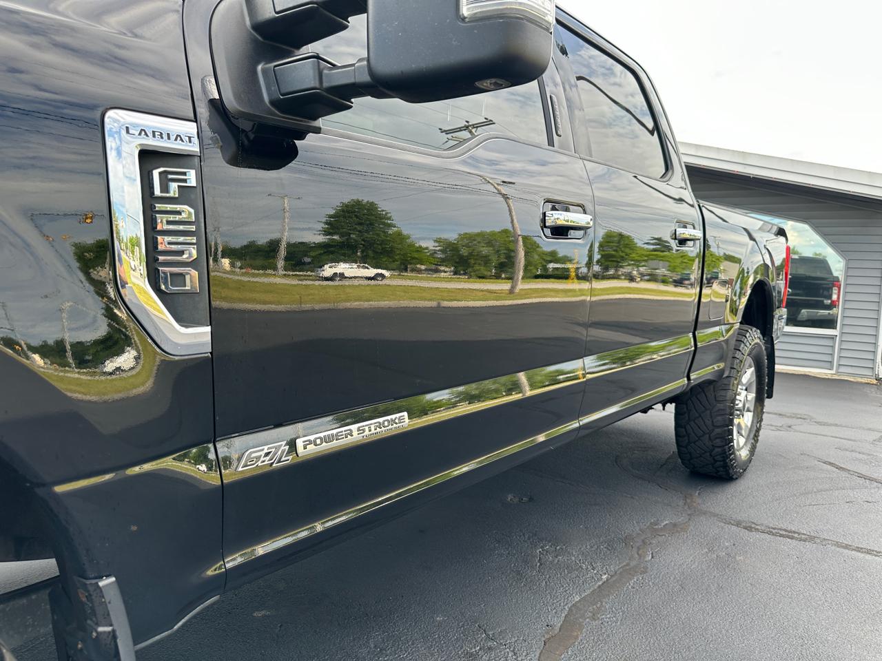 Ford F-250 SD Lariat Crew Cab 4WD 2017
