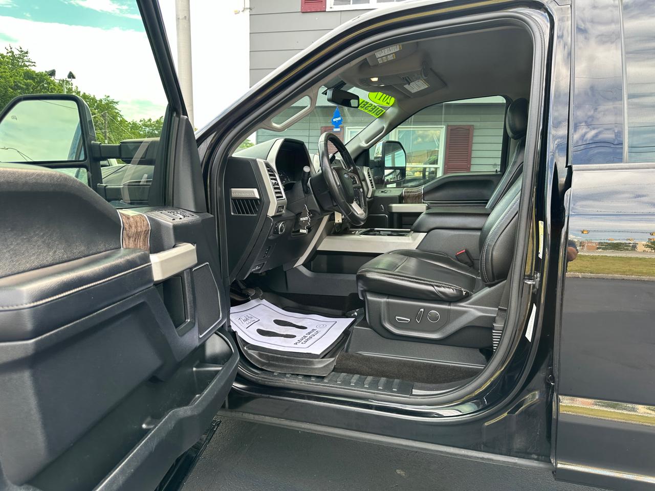 Ford F-250 SD Lariat Crew Cab 4WD 2017