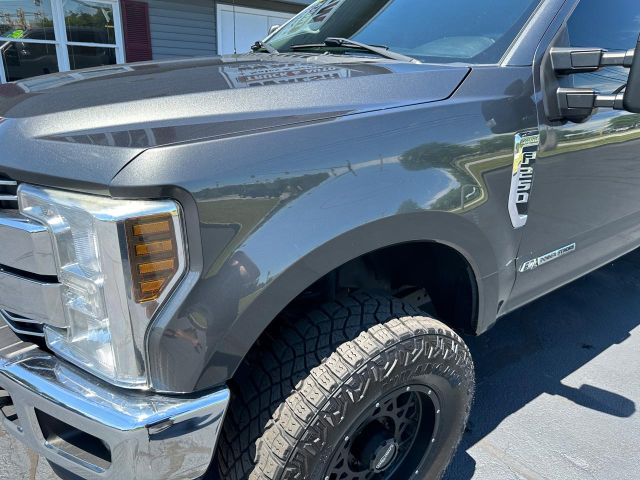 Ford F-250 SD Lariat Crew Cab 4WD 2019