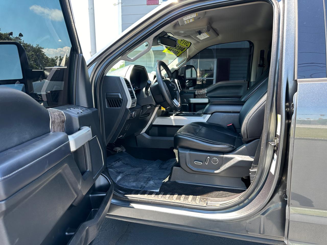 Ford F-250 SD Lariat Crew Cab 4WD 2019
