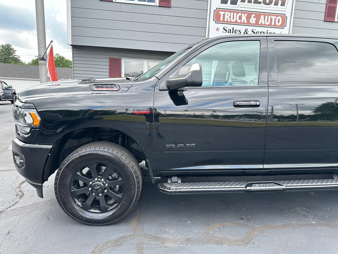 RAM 2500 Big Horn 4x4 Crew Cab 8' Box 2022