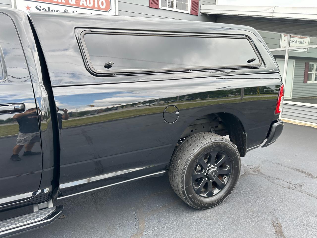 RAM 2500 Big Horn 4x4 Crew Cab 8' Box 2022