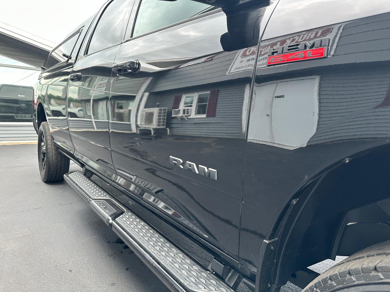 RAM 2500 Big Horn 4x4 Crew Cab 8' Box 2022