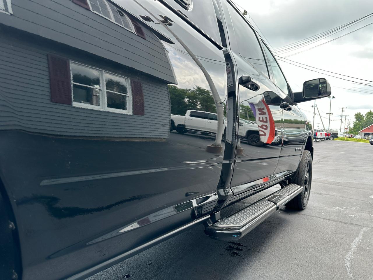 RAM 2500 Big Horn 4x4 Crew Cab 8' Box 2022