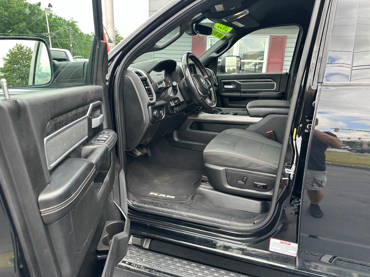 RAM 2500 Big Horn 4x4 Crew Cab 8' Box 2022