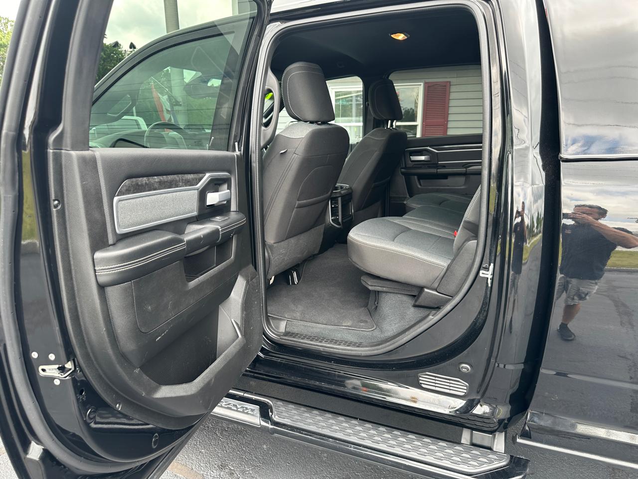 RAM 2500 Big Horn 4x4 Crew Cab 8' Box 2022