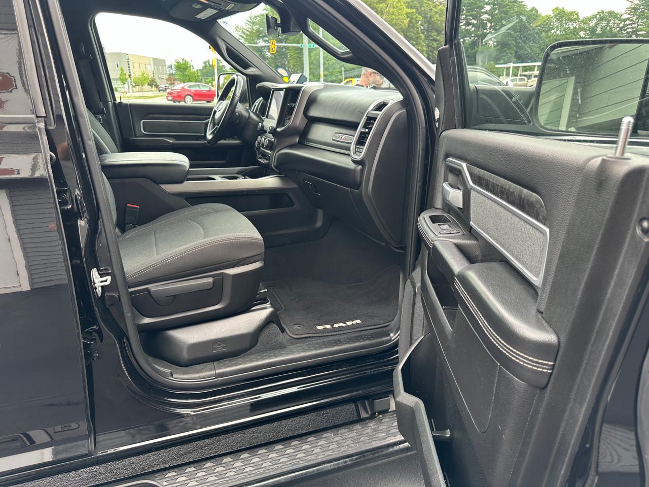 RAM 2500 Big Horn 4x4 Crew Cab 8' Box 2022