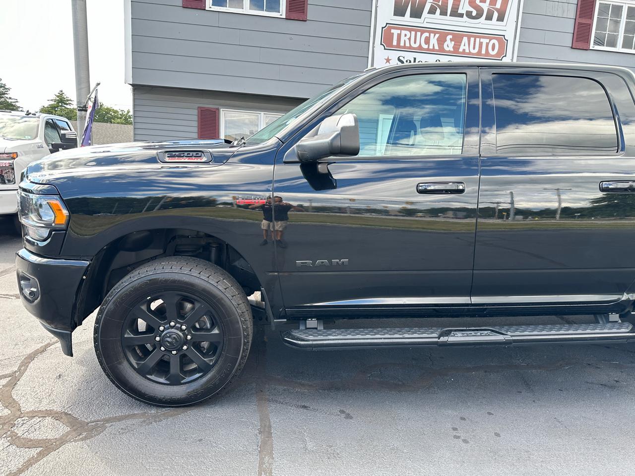 RAM 2500 Big Horn 4x4 Crew Cab 8' Box 2022
