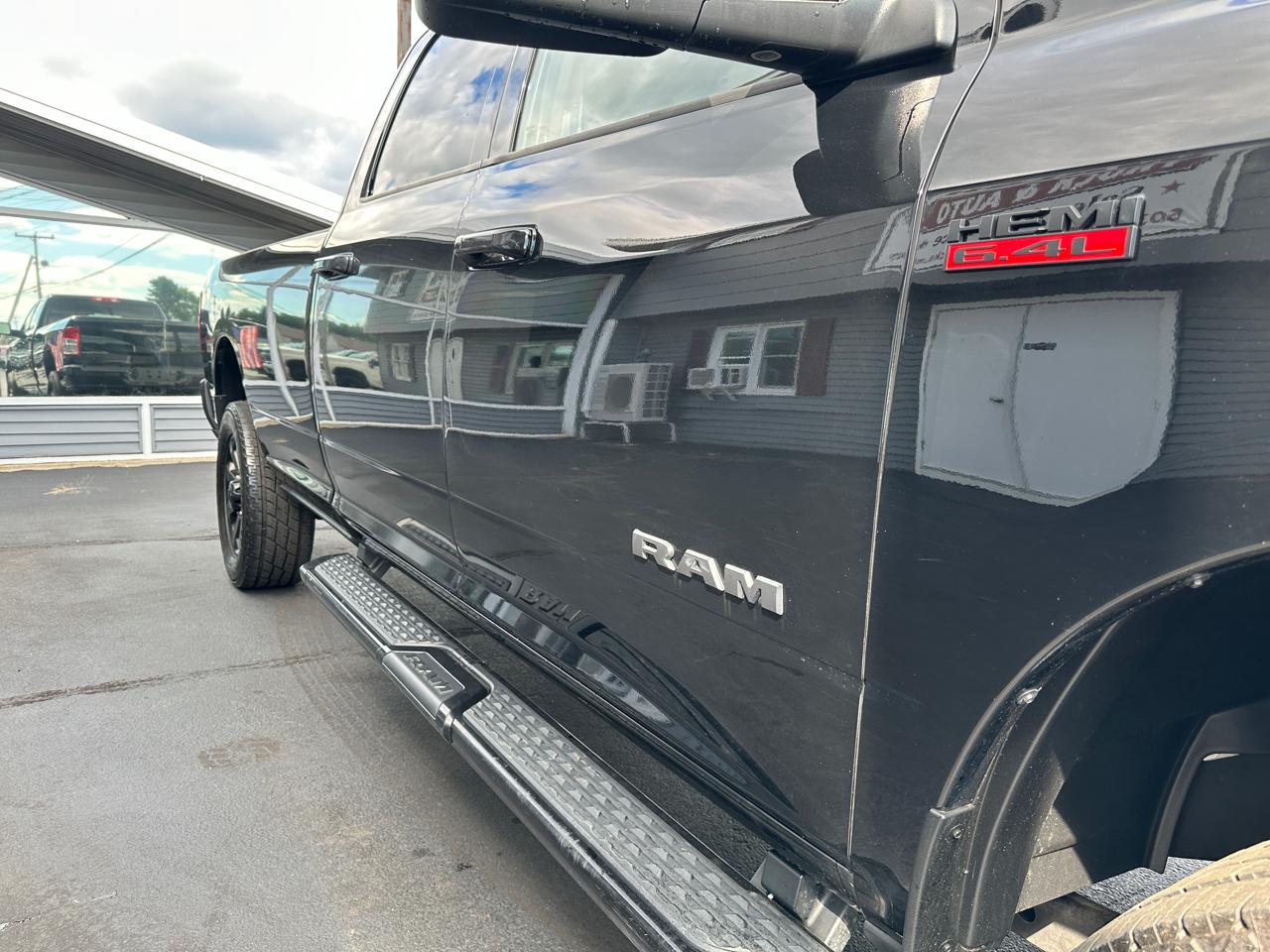 RAM 2500 Big Horn 4x4 Crew Cab 8' Box 2022