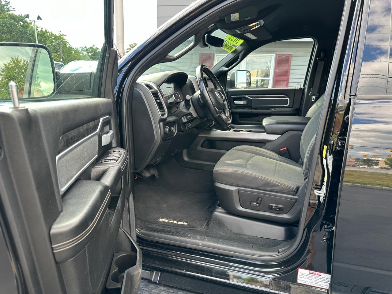 RAM 2500 Big Horn 4x4 Crew Cab 8' Box 2022