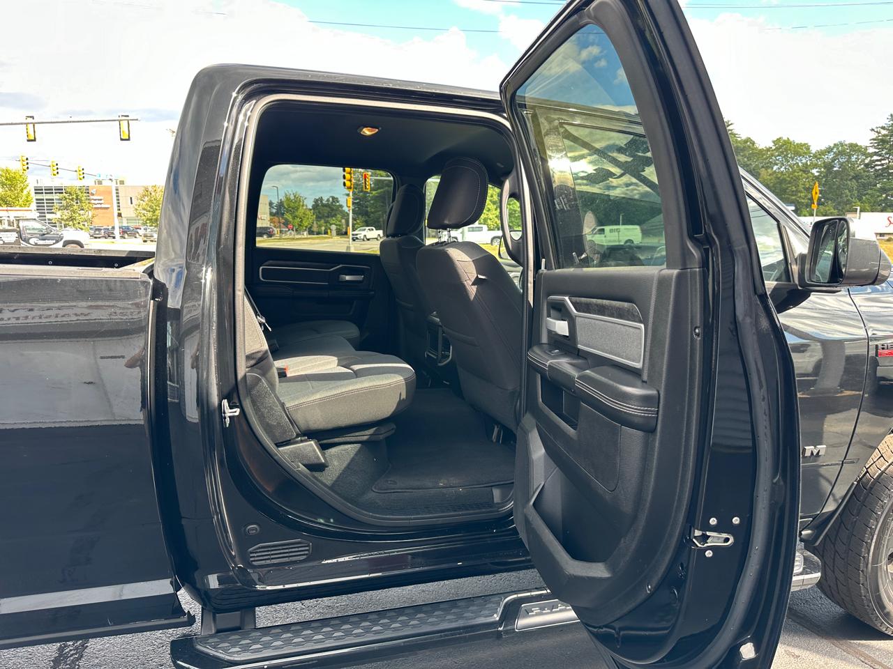 RAM 2500 Big Horn 4x4 Crew Cab 8' Box 2022