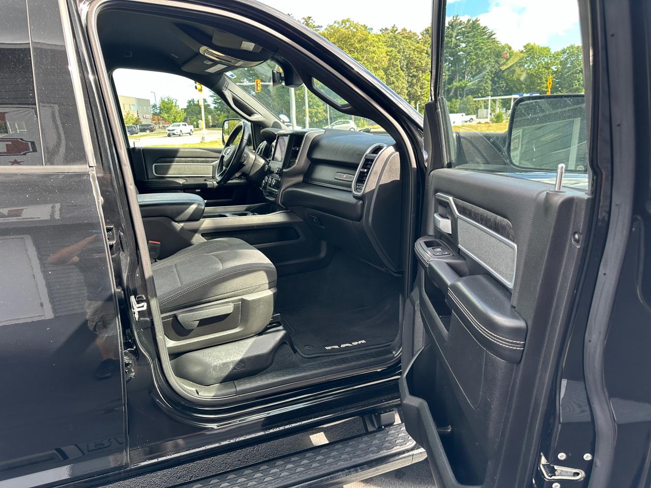 RAM 2500 Big Horn 4x4 Crew Cab 8' Box 2022