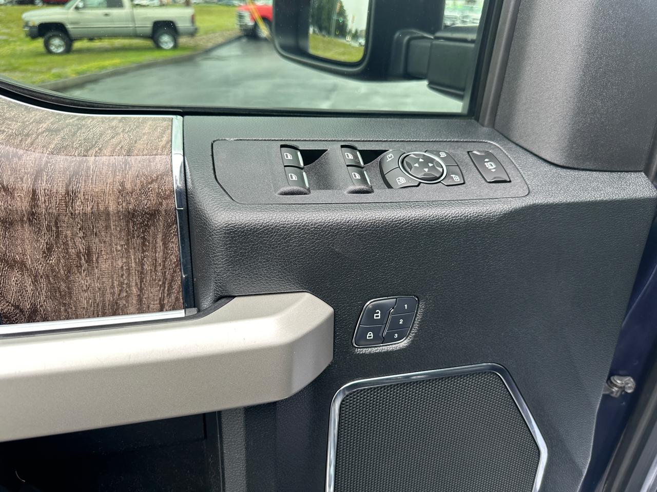 Ford F-350 SD Lariat Crew Cab 4WD 2018
