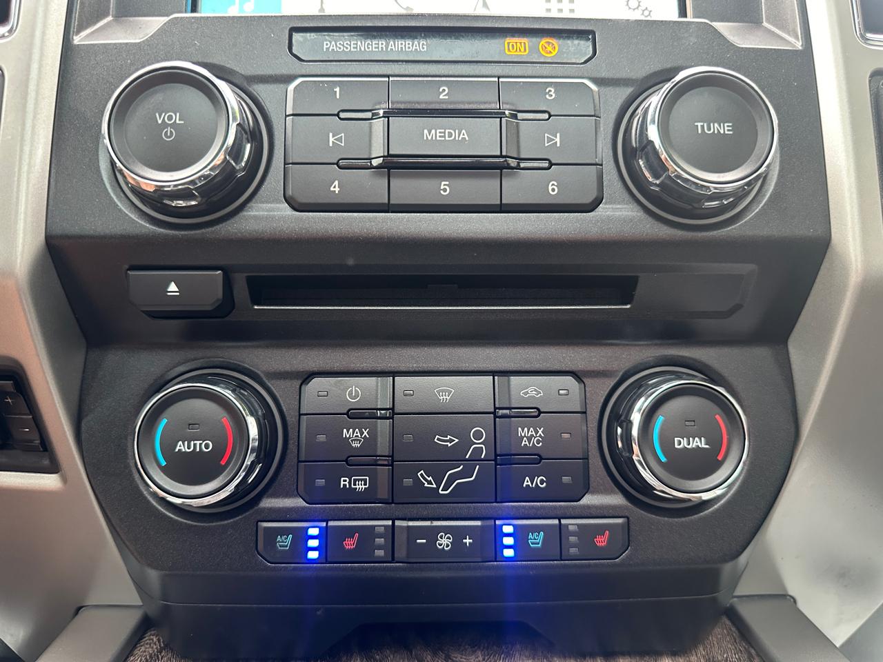 Ford F-350 SD Lariat Crew Cab 4WD 2018