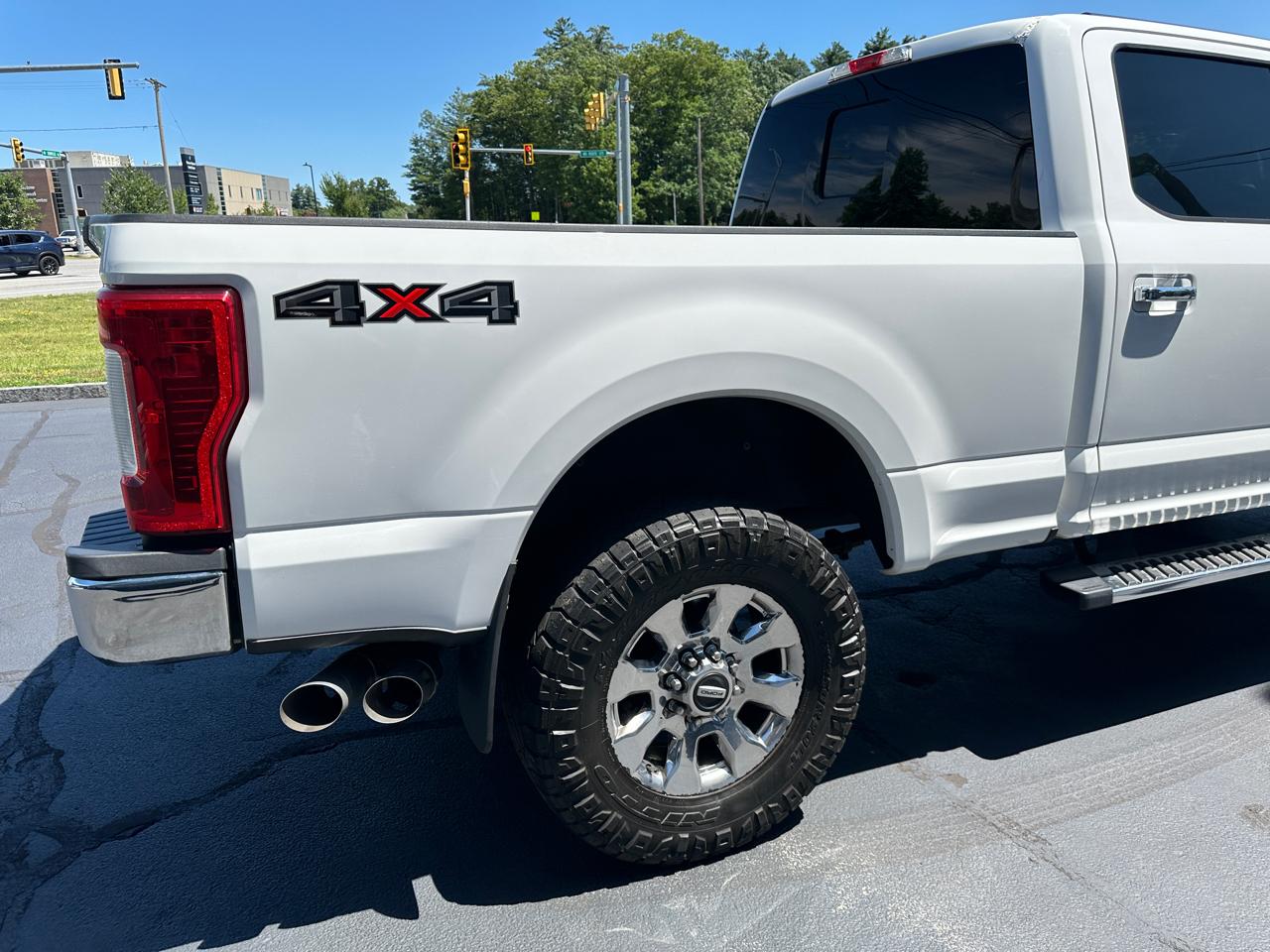 Ford F-250 SD Lariat Crew Cab Short Bed 4WD 2017