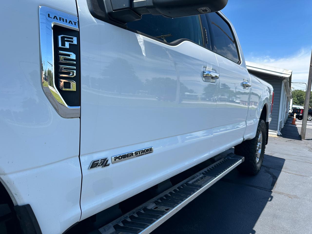 Ford F-250 SD Lariat Crew Cab Short Bed 4WD 2017