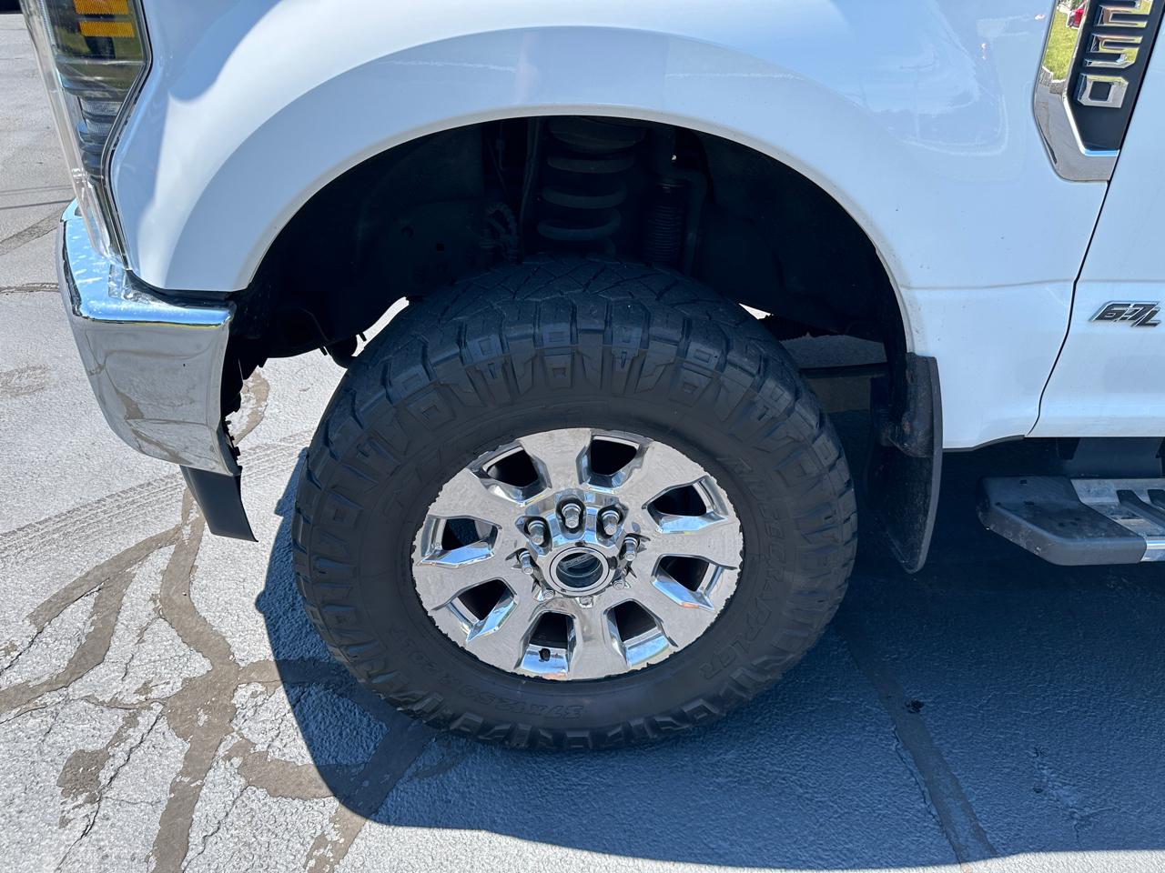 Ford F-250 SD Lariat Crew Cab Short Bed 4WD 2017