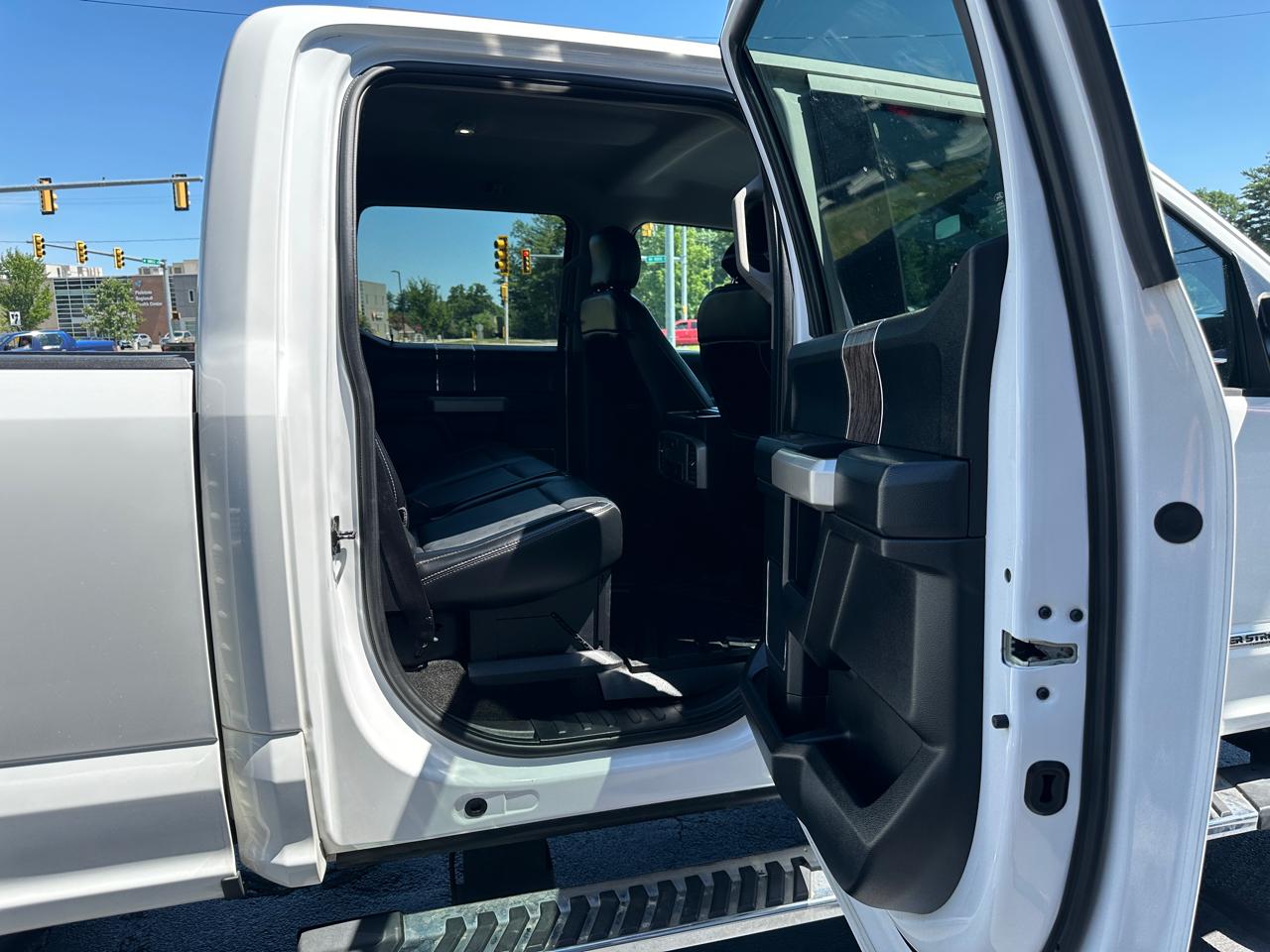 Ford F-250 SD Lariat Crew Cab Short Bed 4WD 2017