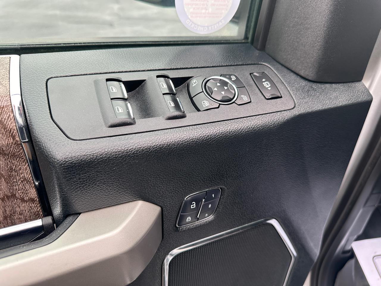 Ford F-350 SD Lariat Crew Cab 4WD 2017
