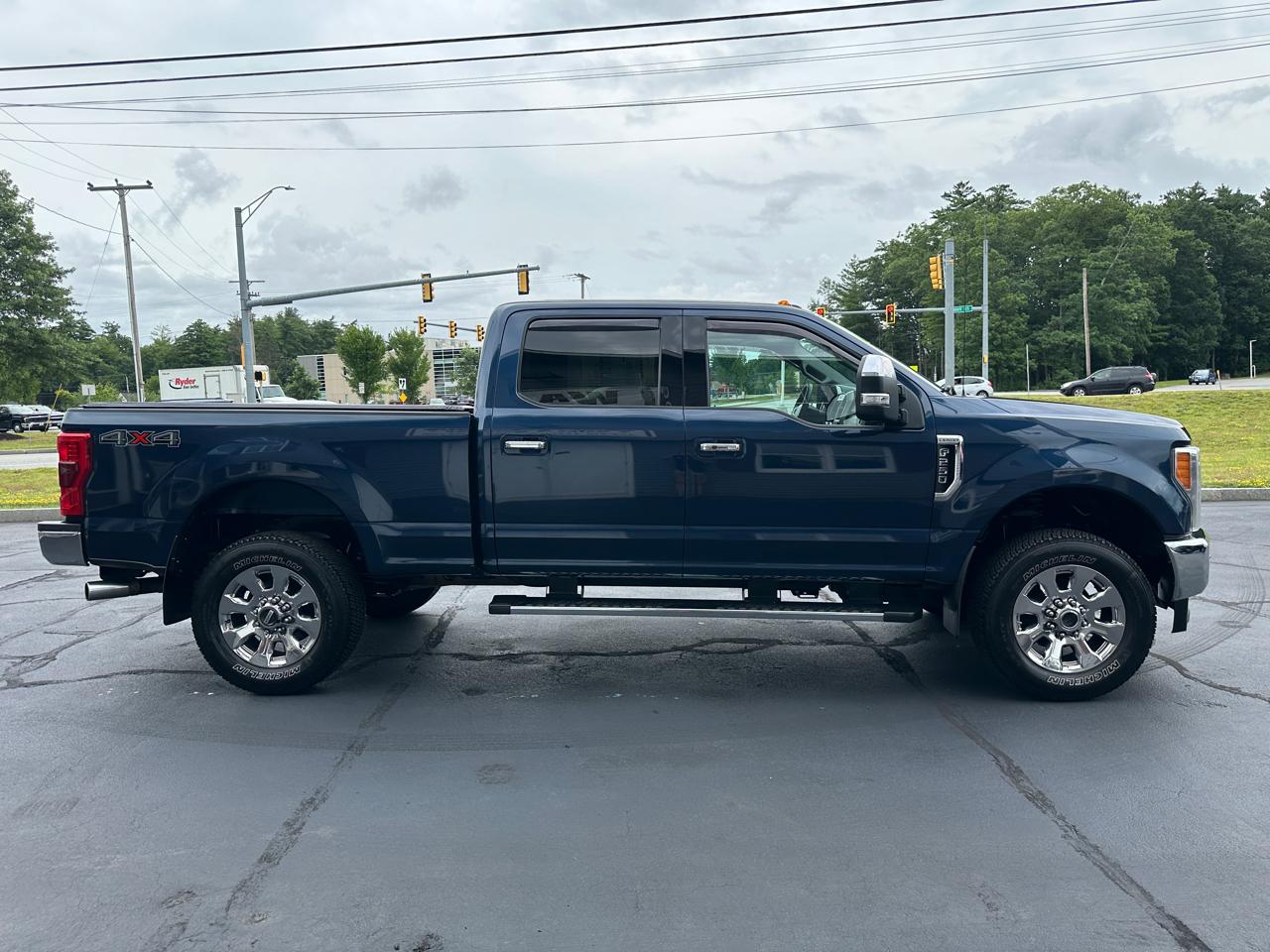 Ford F-250 SD Lariat Crew Cab Short Bed 4WD 2017