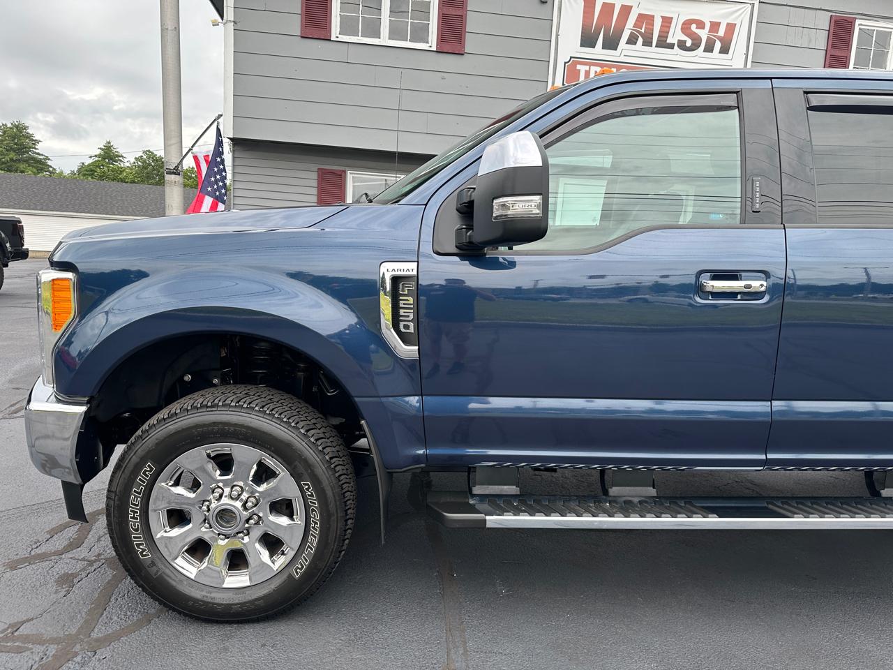 Ford F-250 SD Lariat Crew Cab Short Bed 4WD 2017