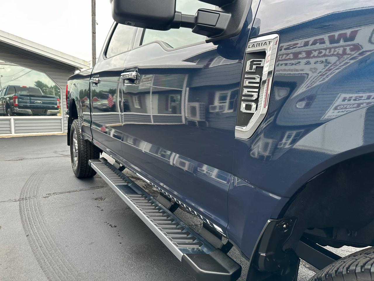 Ford F-250 SD Lariat Crew Cab Short Bed 4WD 2017