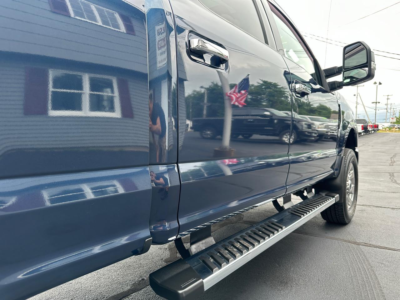Ford F-250 SD Lariat Crew Cab Short Bed 4WD 2017