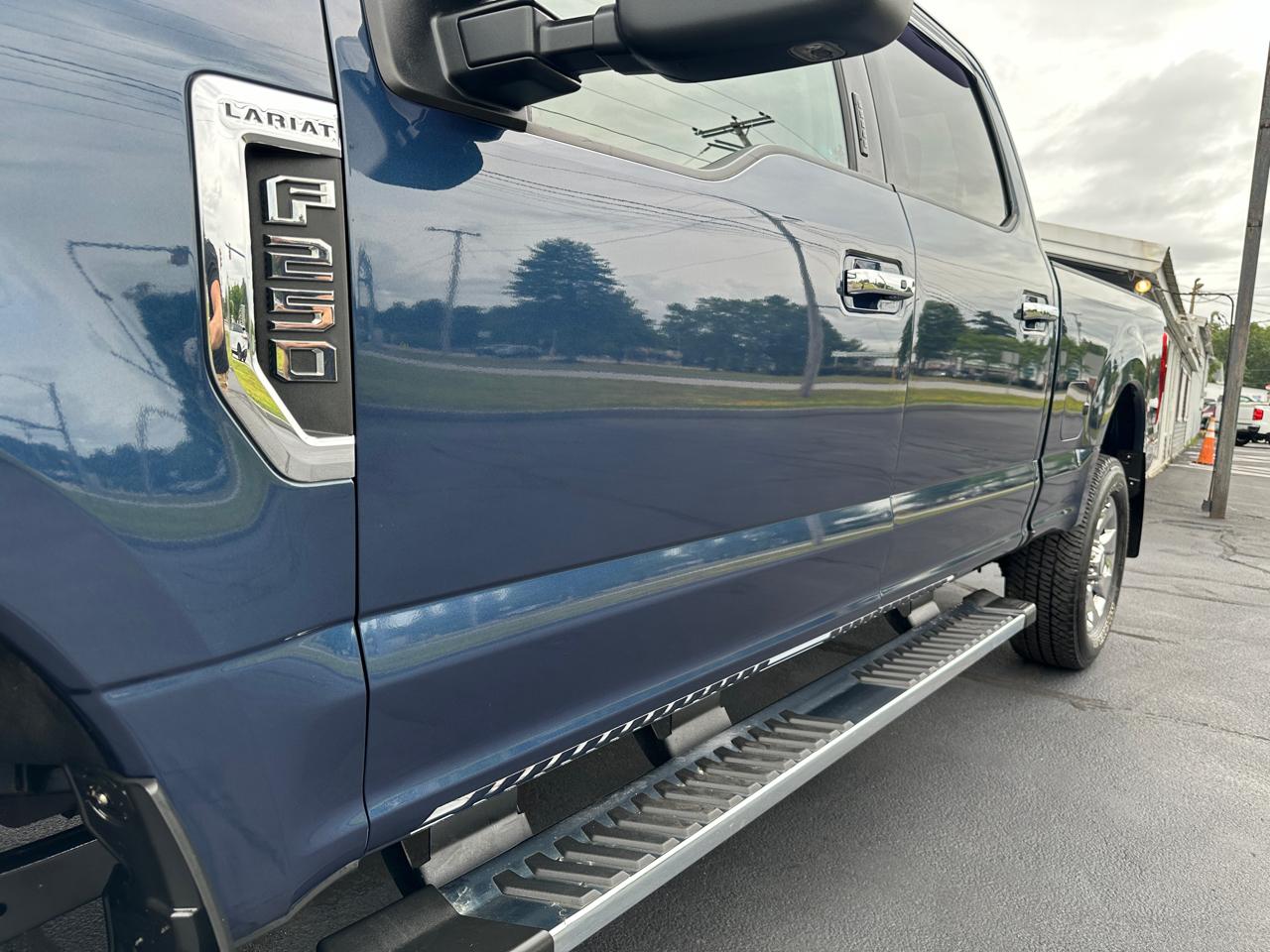 Ford F-250 SD Lariat Crew Cab Short Bed 4WD 2017