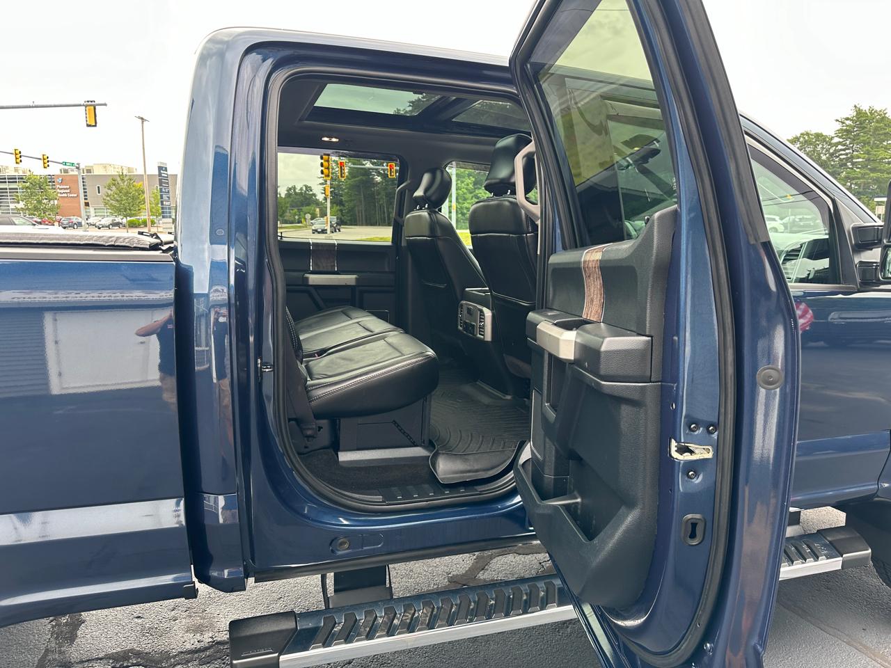 Ford F-250 SD Lariat Crew Cab Short Bed 4WD 2017