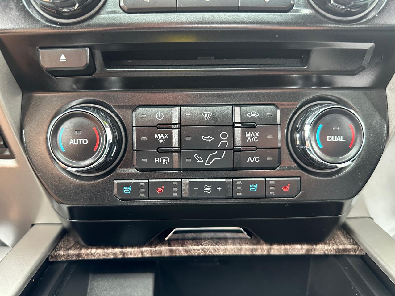 Ford F-250 SD Lariat Crew Cab Short Bed 4WD 2017