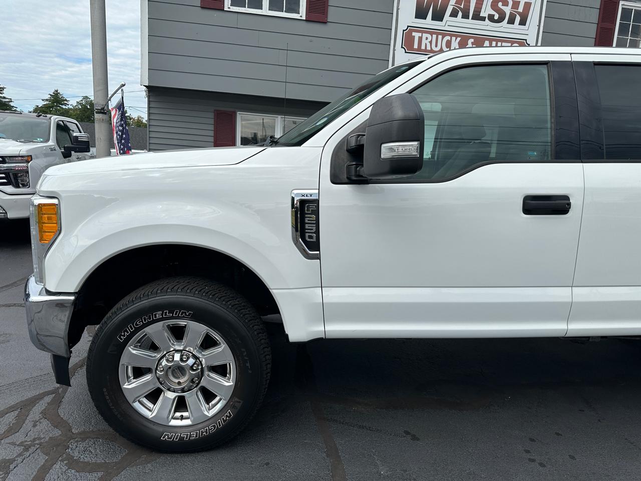 Ford F-250 SD XLT Crew Cab Short Bed 4WD 2017
