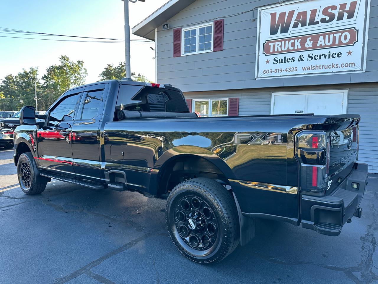 Ford F-350 SD Lariat SuperCab Long Bed 4WD 2023
