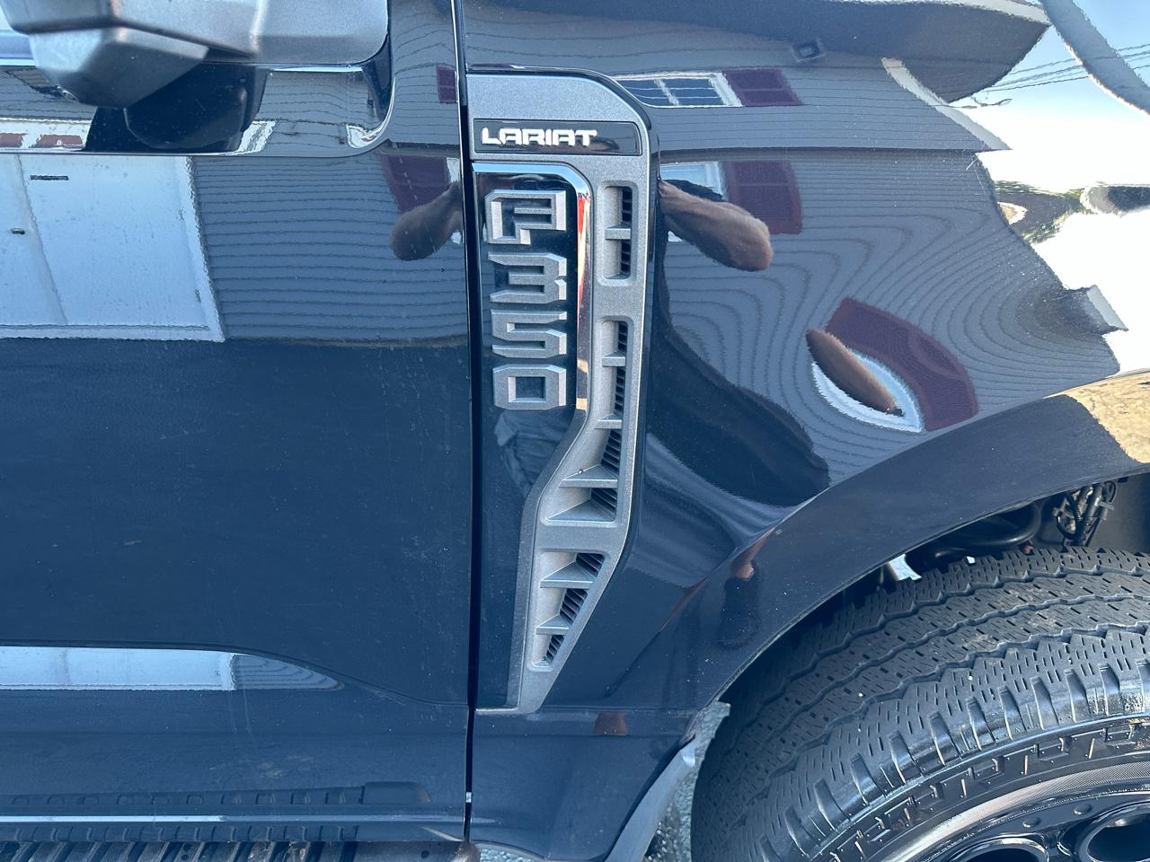 Ford F-350 SD Lariat SuperCab Long Bed 4WD 2023