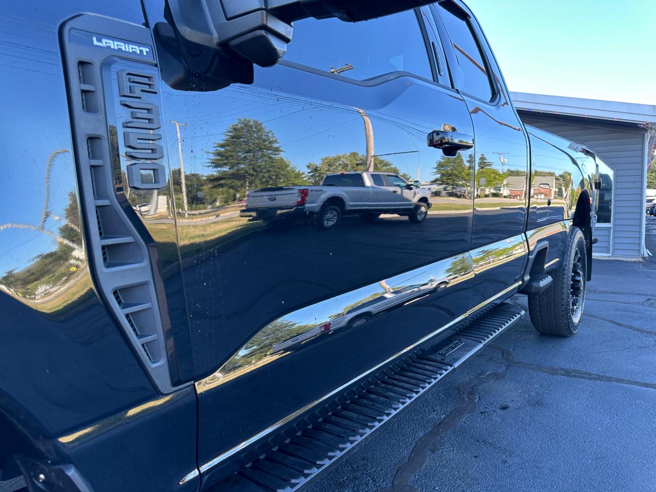 Ford F-350 SD Lariat SuperCab Long Bed 4WD 2023