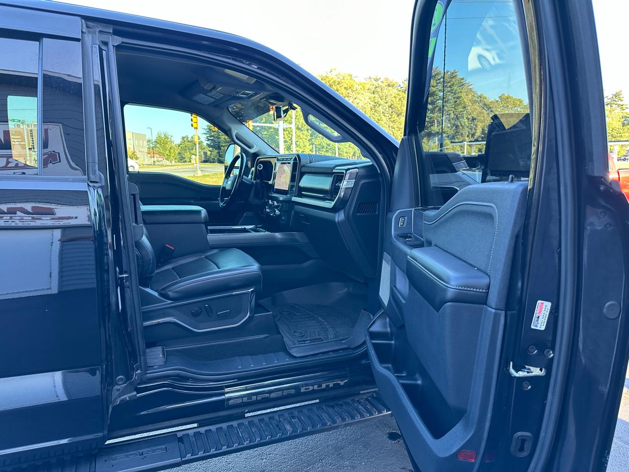 Ford F-350 SD Lariat SuperCab Long Bed 4WD 2023