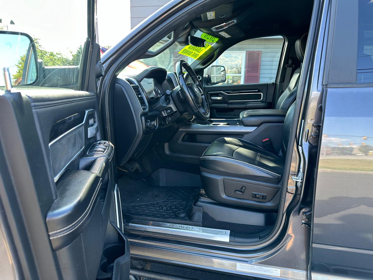 RAM 3500 Laramie Crew Cab SWB 4WD 2020