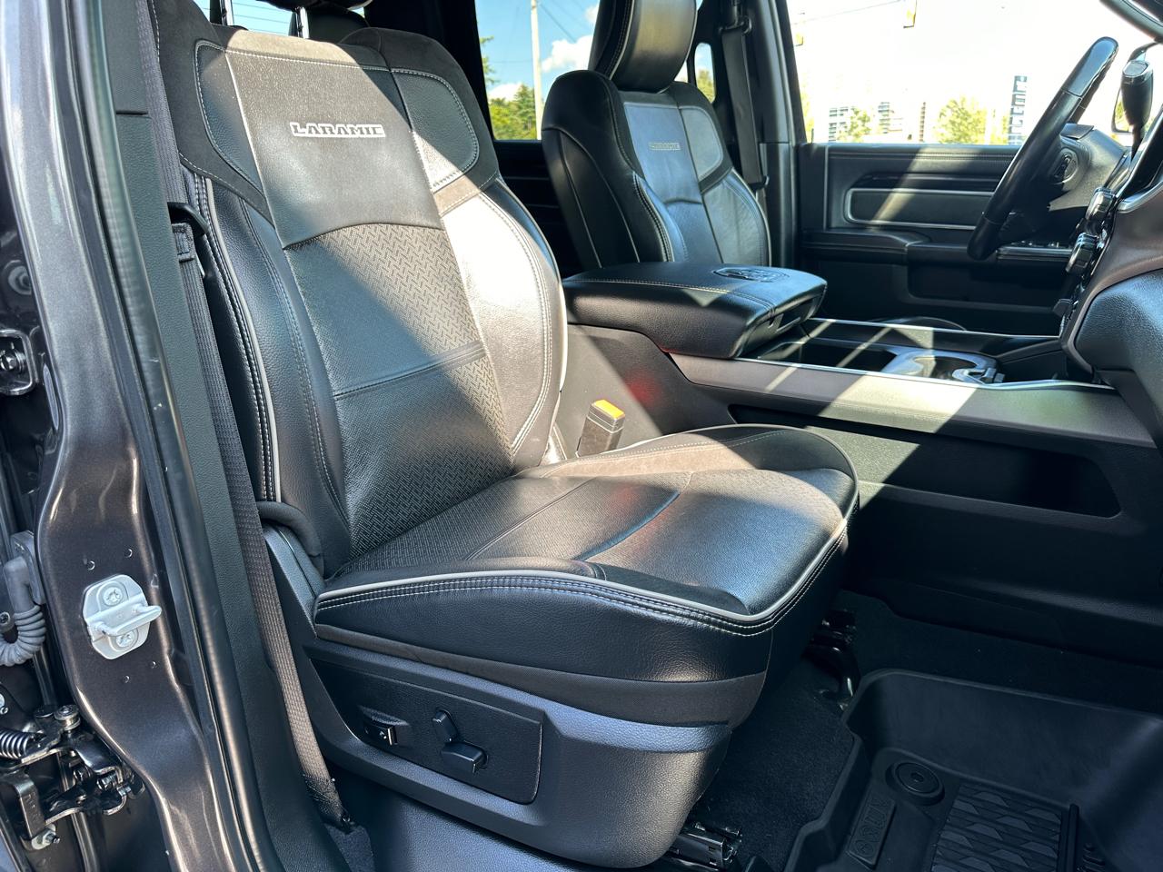 RAM 3500 Laramie Crew Cab SWB 4WD 2020